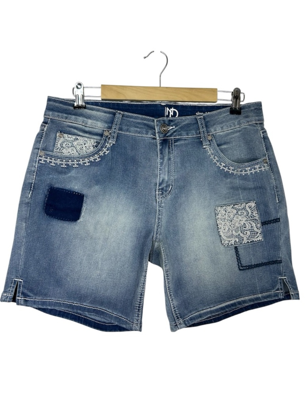 New Directions Cotton Blend Mid Wash Y2K  Embroidery Patchwork Jean Shorts 10R